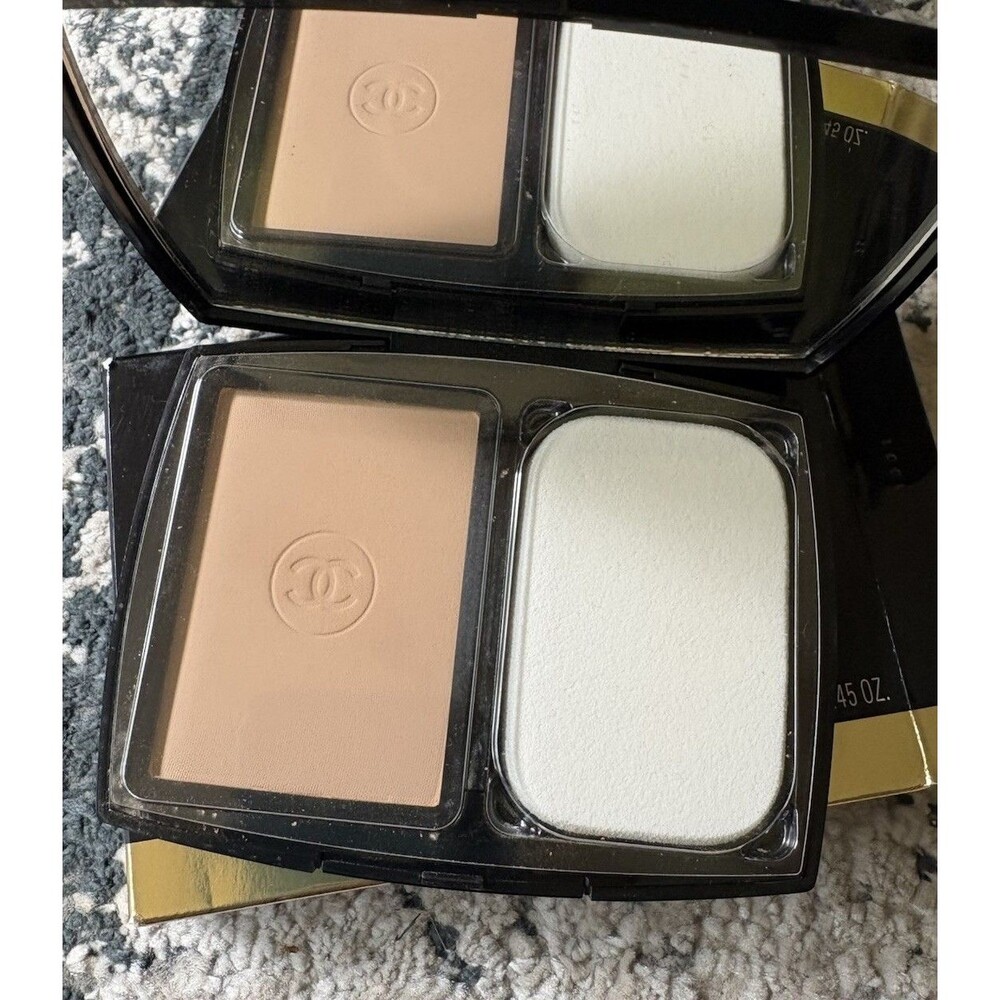 Chanel Ultra Le Teint Compact Foundation B20 13g NEW With Box Flawless Finish